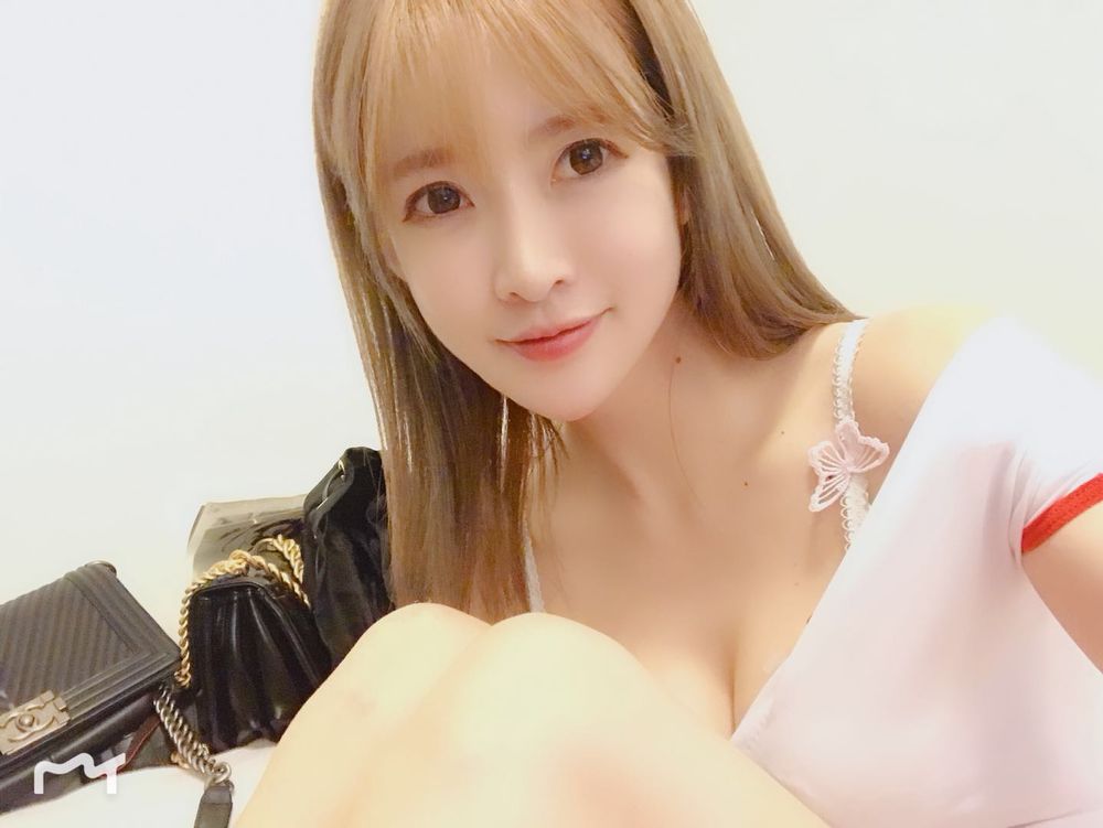 王羽杉Barbieshy-护士装-在线看 第2张