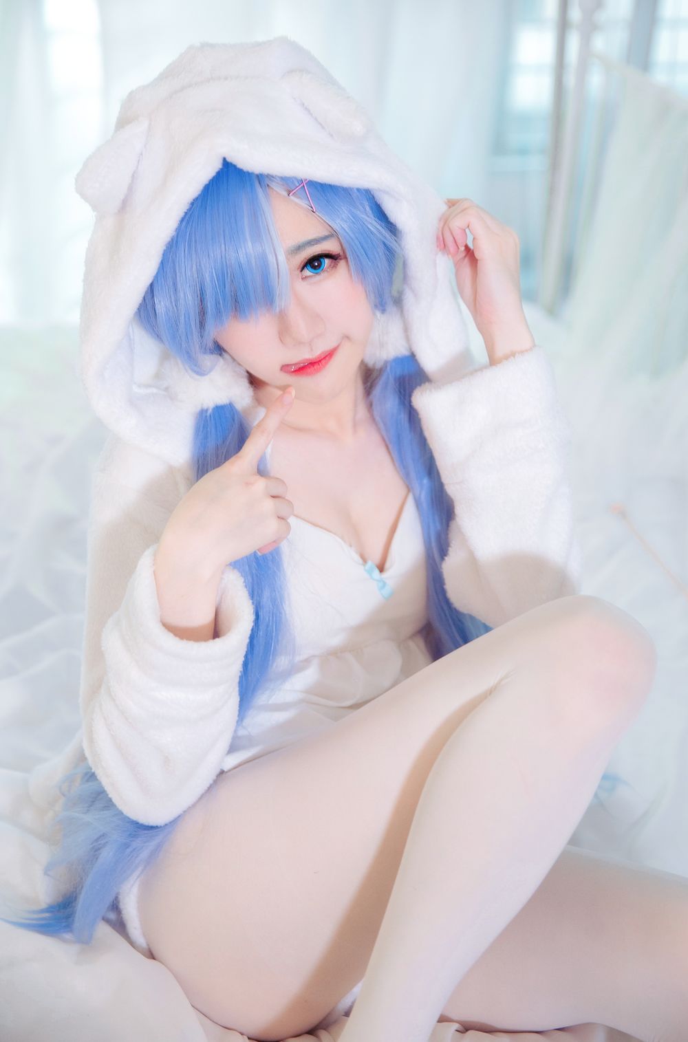 Sally Dorasnow-No.032-Rem White Kitty-在线看 第1张