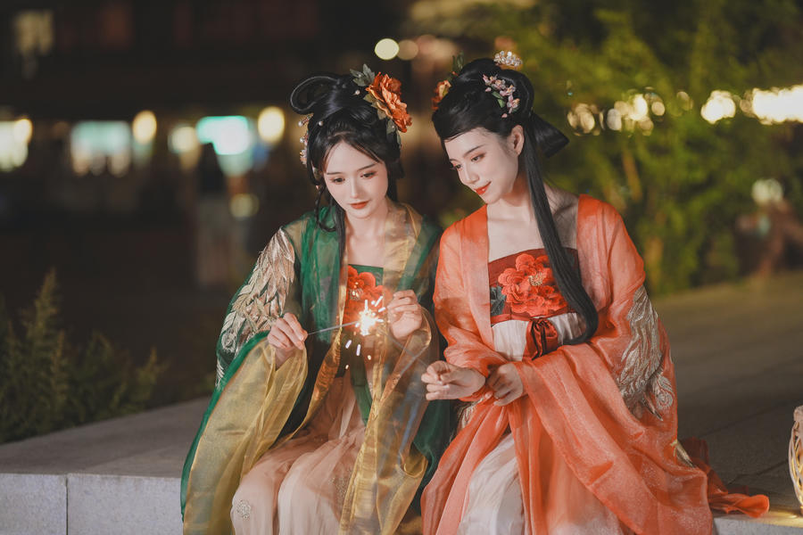 兔子Zzz不吃胡萝卜-No.137–夜游灯会-在线看 第3张