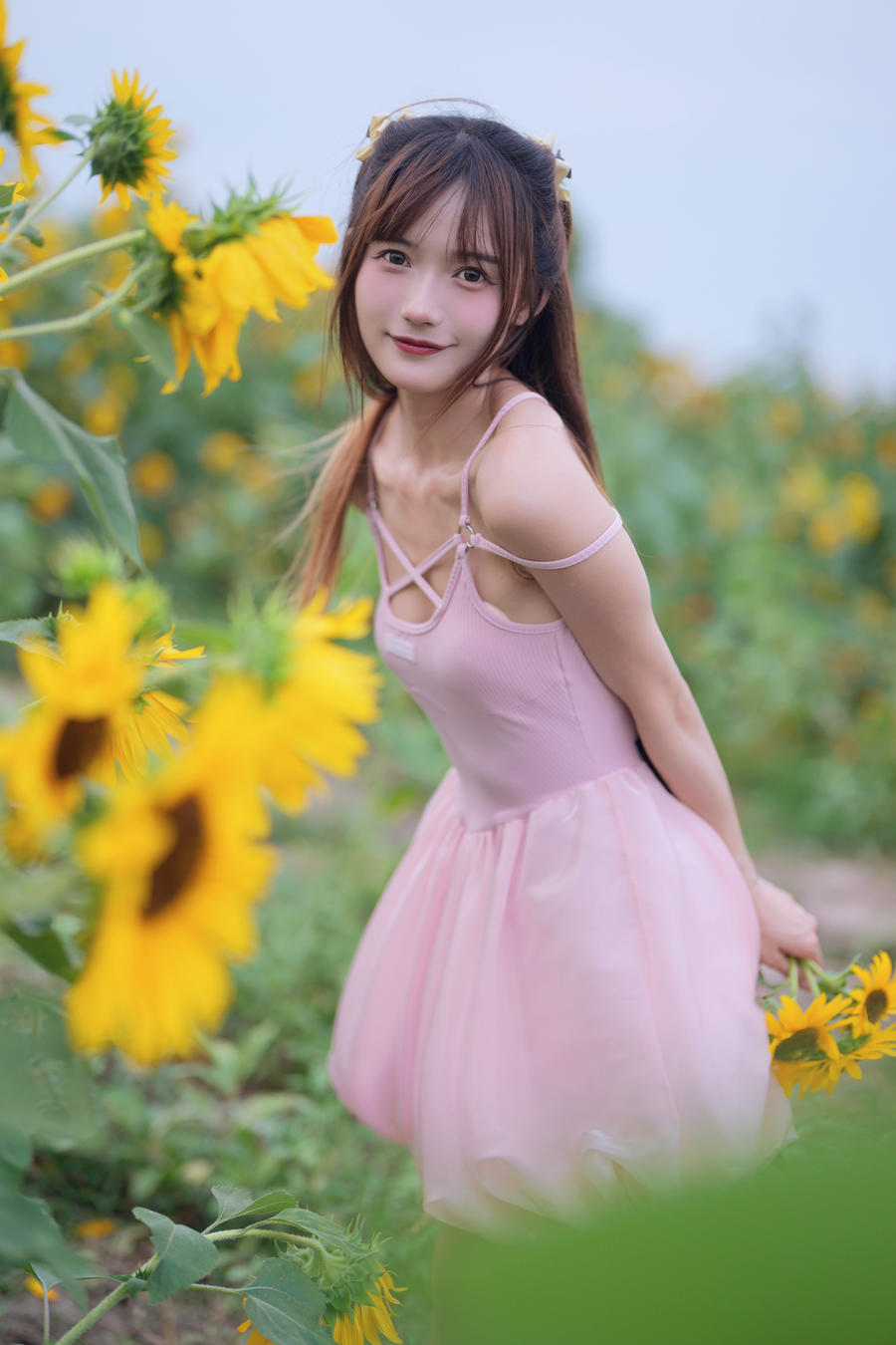 兔子Zzz不吃胡萝卜-No.146–蓝调向日葵少女-在线看 第2张