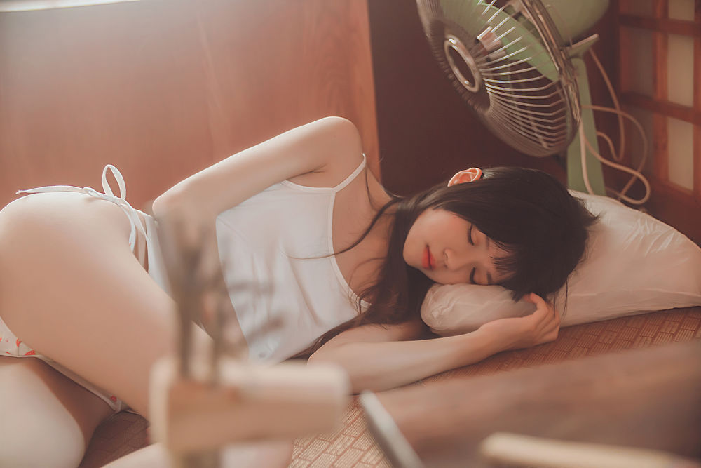 桜桃喵-No.077-小背心换水手服-在线看 第1张