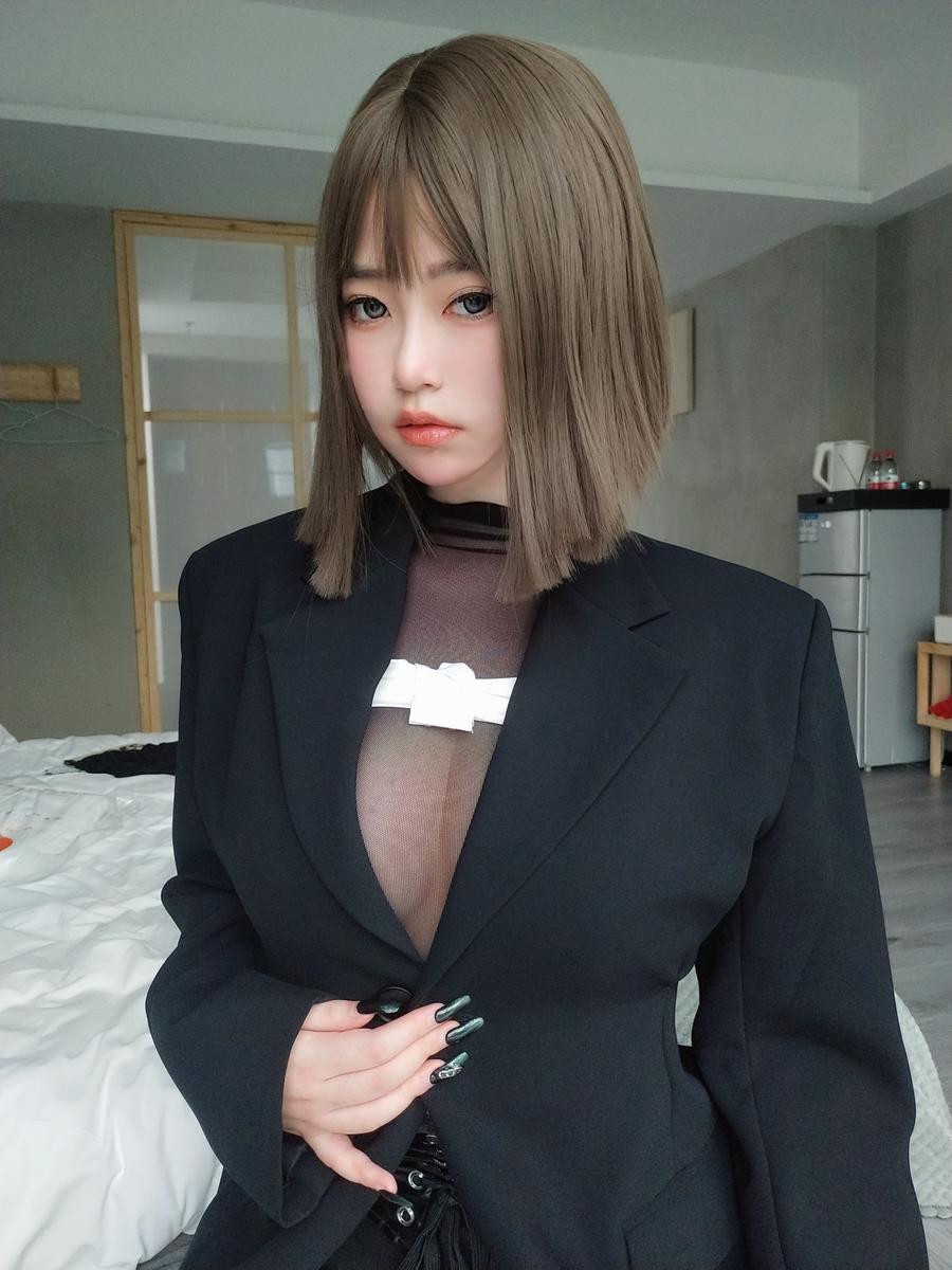 女主K-No.003-大胆的秘书-在线看 第1张