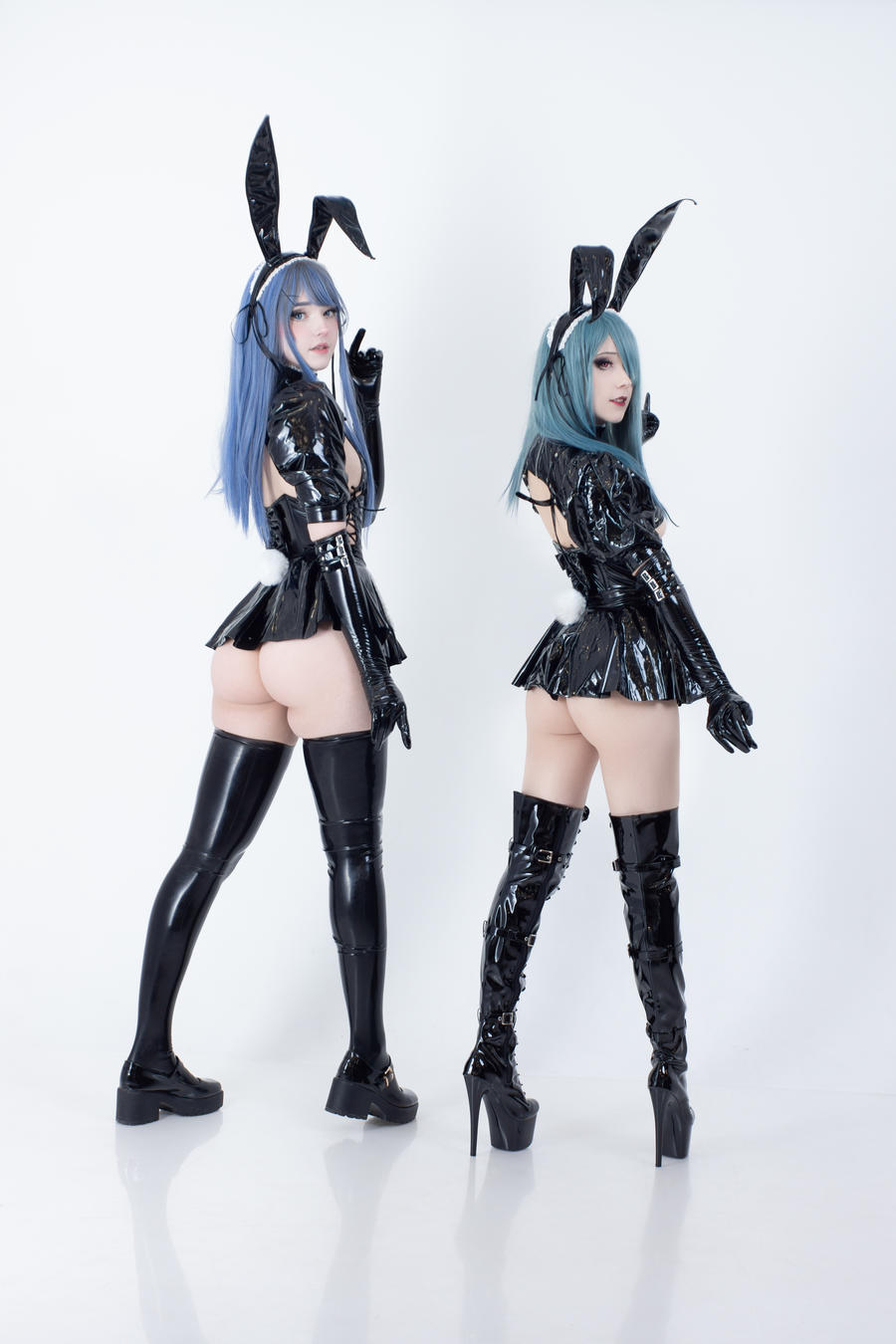 Candy Ball-No.011-Latex Bunny Twins-在线看 第1张