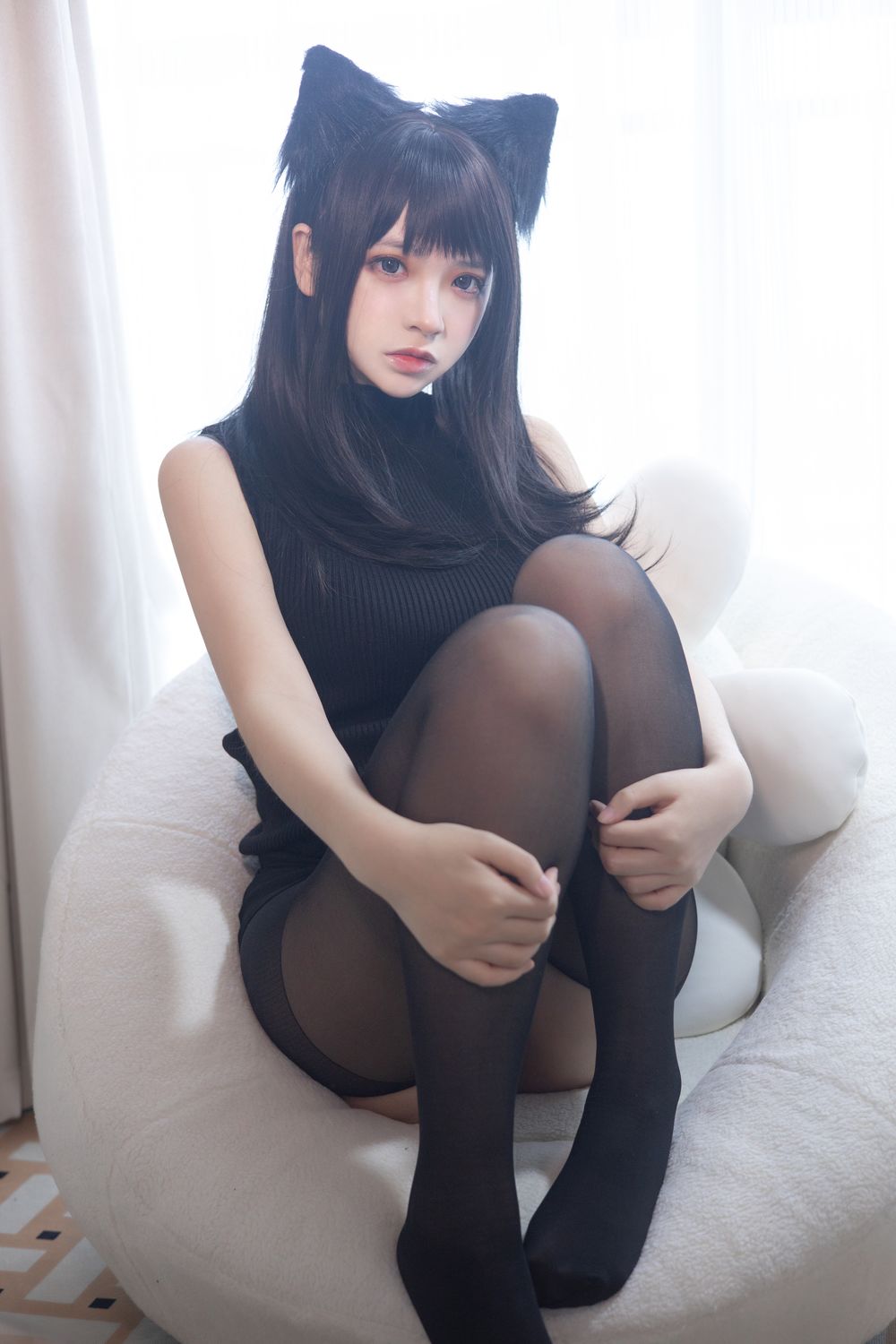 疯猫ss-No.077-2022新春生日本01 黑毛衣少女-在线看 第1张