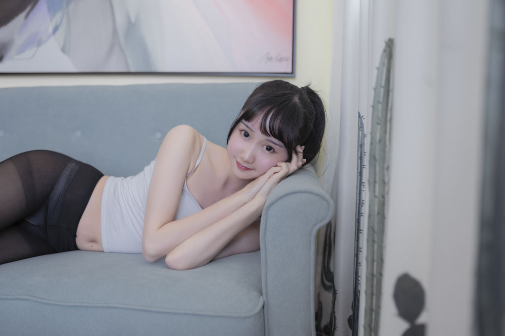 木棉棉OwO-No.020-背心黑丝居家写真-在线看 第1张