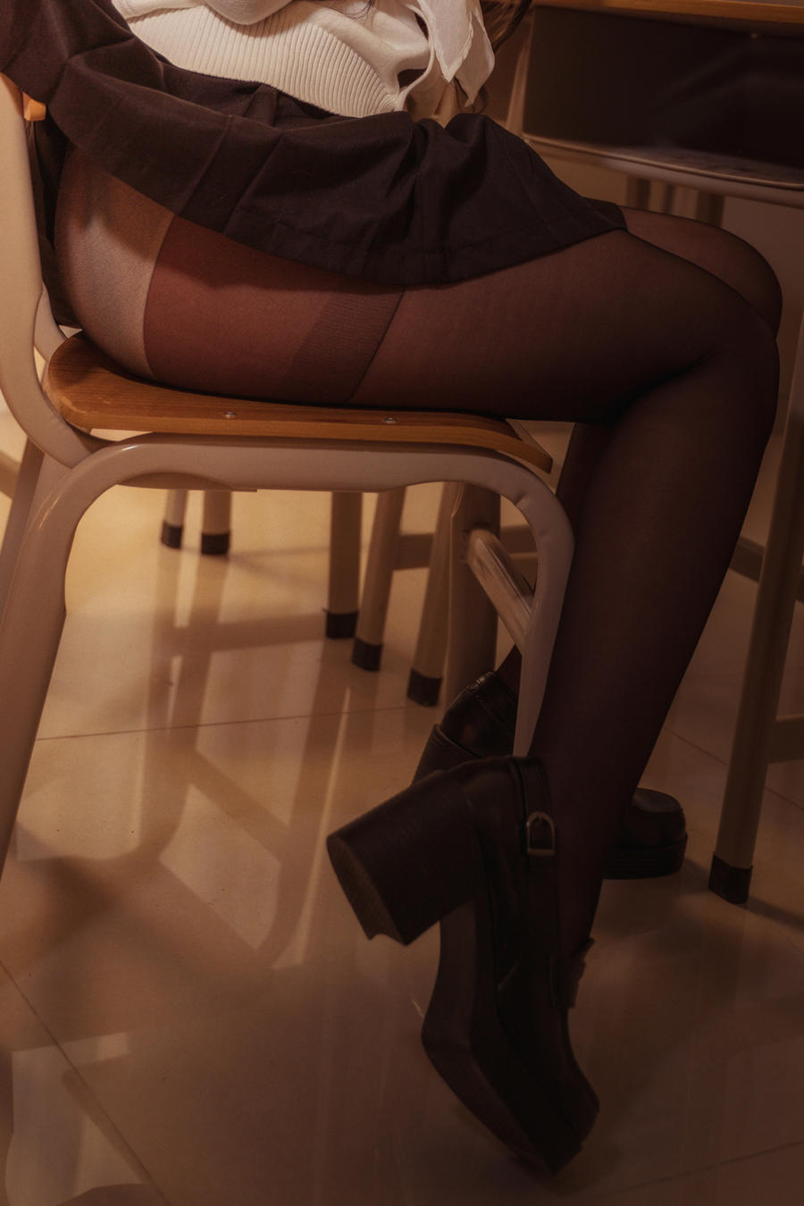 贞子蜜桃-No.011-碧蓝航线 爱宕高雄制服-在线看 第2张