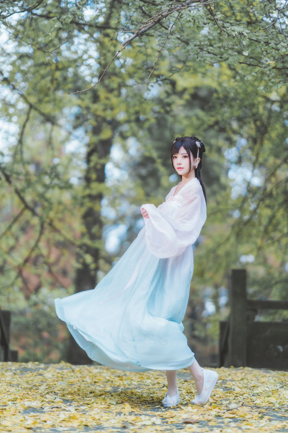 桜桃喵-汉服银杏-在线看 第1张