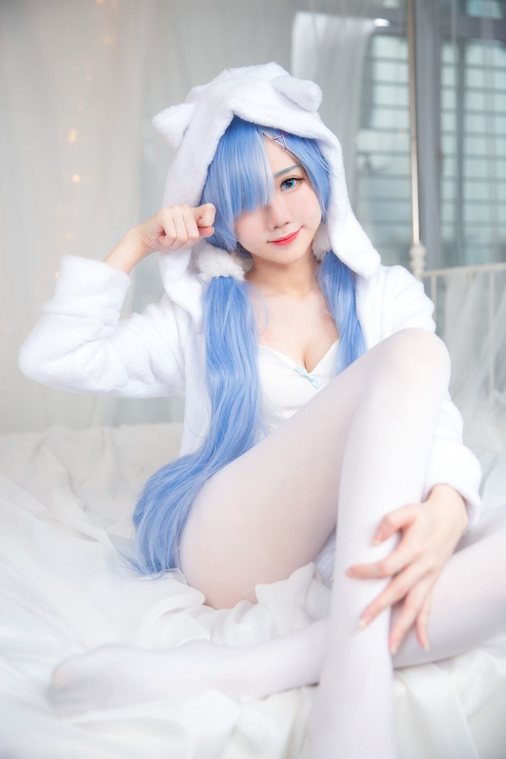 Sally Dorasnow-No.032-Rem White Kitty-在线看 第3张