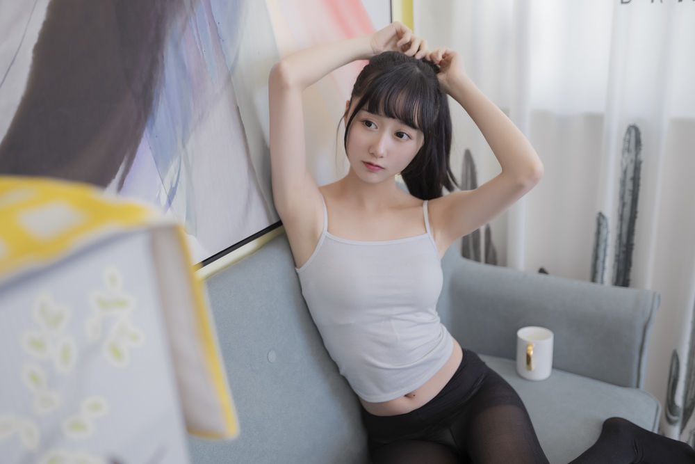 木棉棉OwO-No.020-背心黑丝居家写真-在线看 第3张