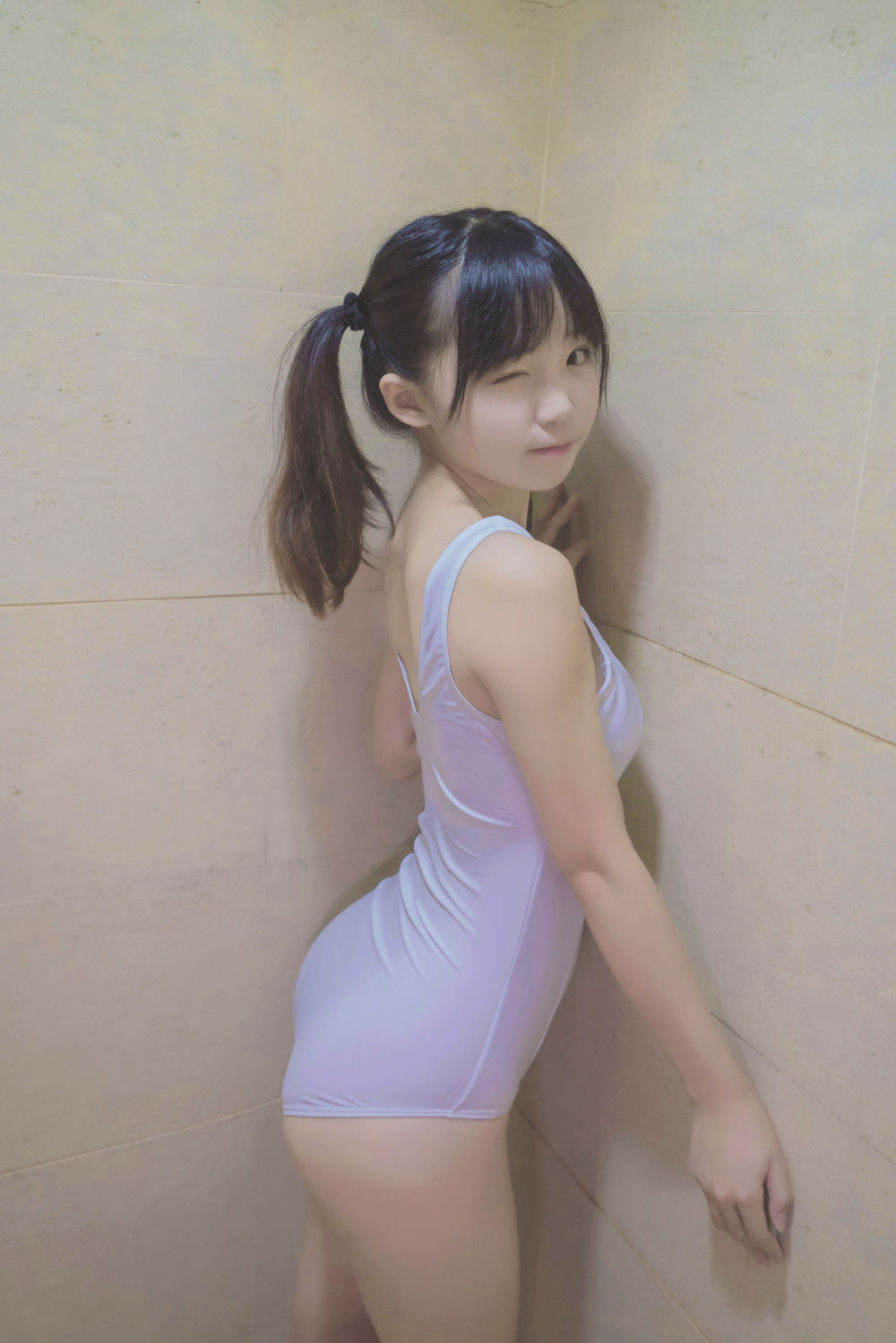 御子Yumiko-No.001-白色死库水-在线看 第1张