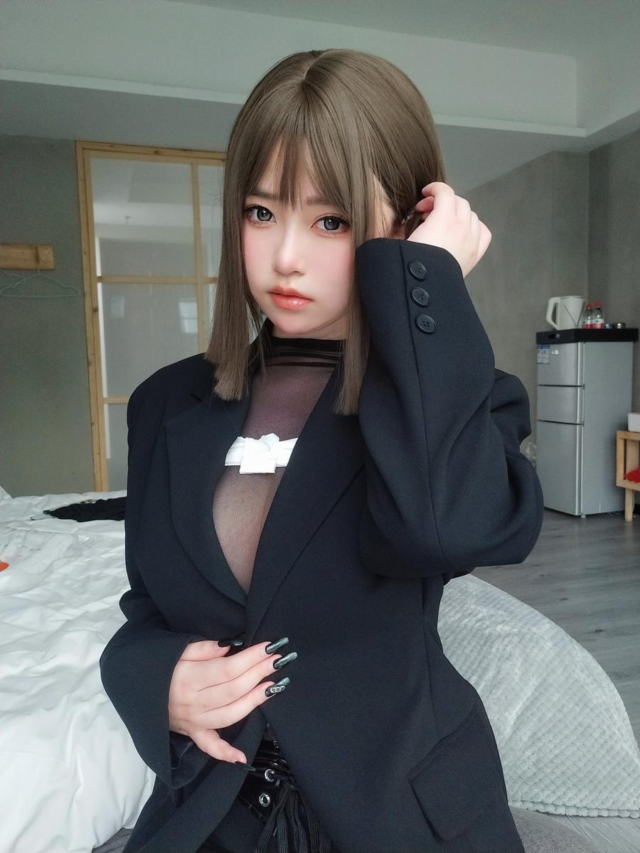 女主K-No.003-大胆的秘书-在线看 第2张